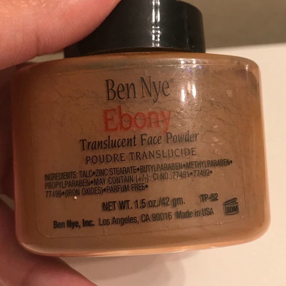 Ben Nye translucent powder